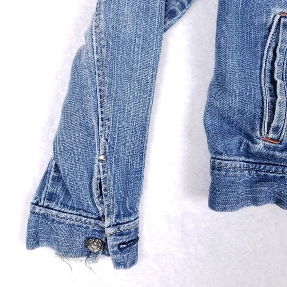 Gap Denim Jacket Fitted Trucker Style XL Blue Distressed Vintage 2000s Y2K - Picture 3 of 10